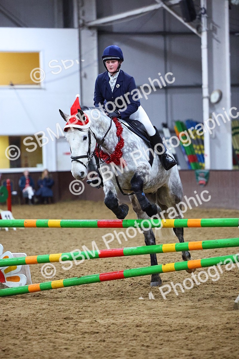 SBM_002798 - Class 6 - Holly & Ivy Stakes - 90cm