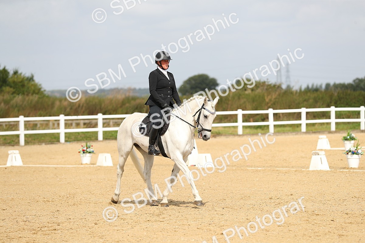 SBM_016312 - Class 13 - Novice 23 - 11.25-12.35