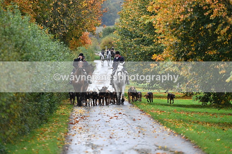 WJ5_6047 - B&B walk back for Hunt Tea !