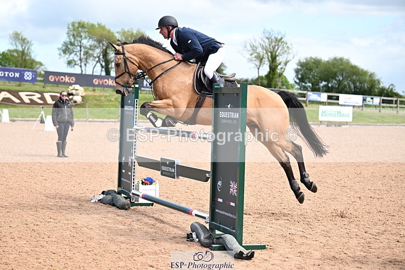260513B-152518-01228 - Cls 6 Snr Fox and 1.20m Open