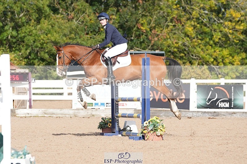 251005-104457-02636 - Cls 22 British Novice and 90cm