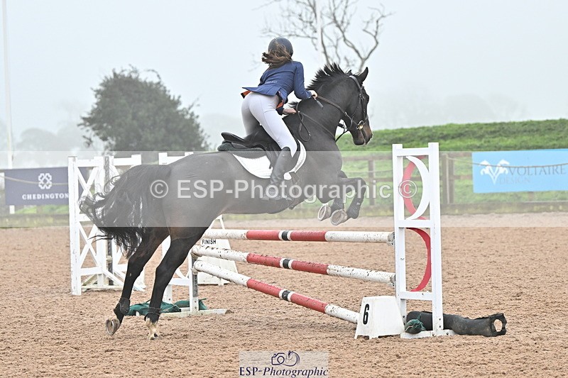 241103A-112137-07007 - SUN Cls 18 British Novice and 90cm Open