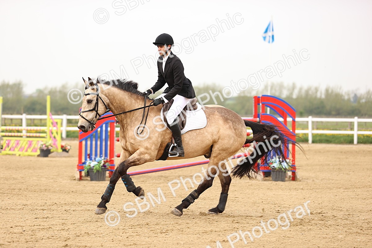  - Class 15 - Senior British novice - 90cm