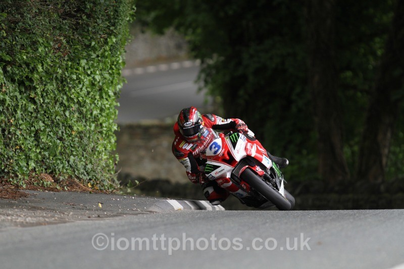 Ian Hutchinson Yamaha / Milwaukee Yamaha - Monster Energy Supersport Race 1