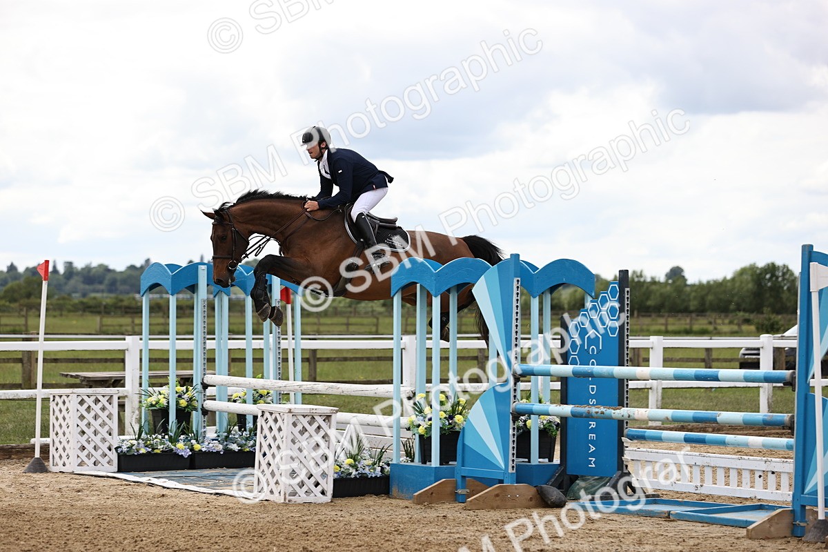 SBM_003053 - Class 11 - Senior Newcomers - 1.10m