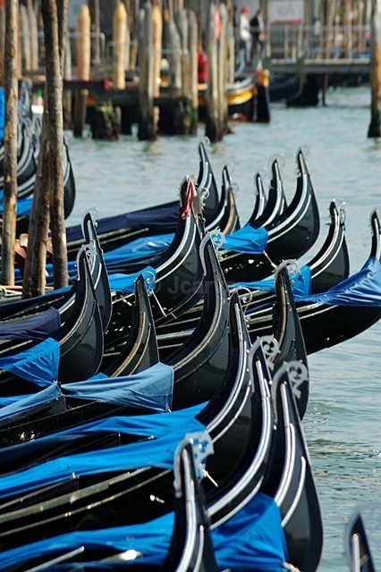 Gondola Crowd - Venezia