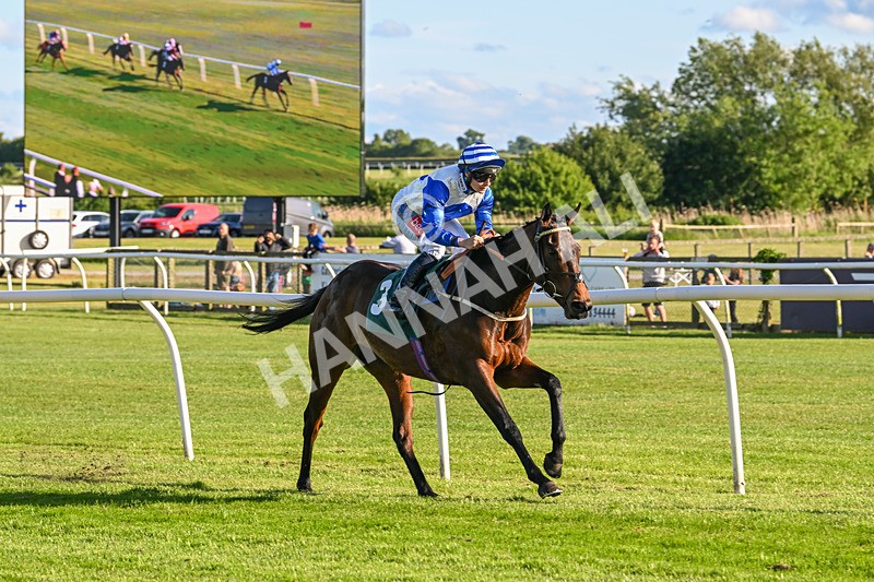 300525-Race 2-Cheerleader-7046 - Race 2