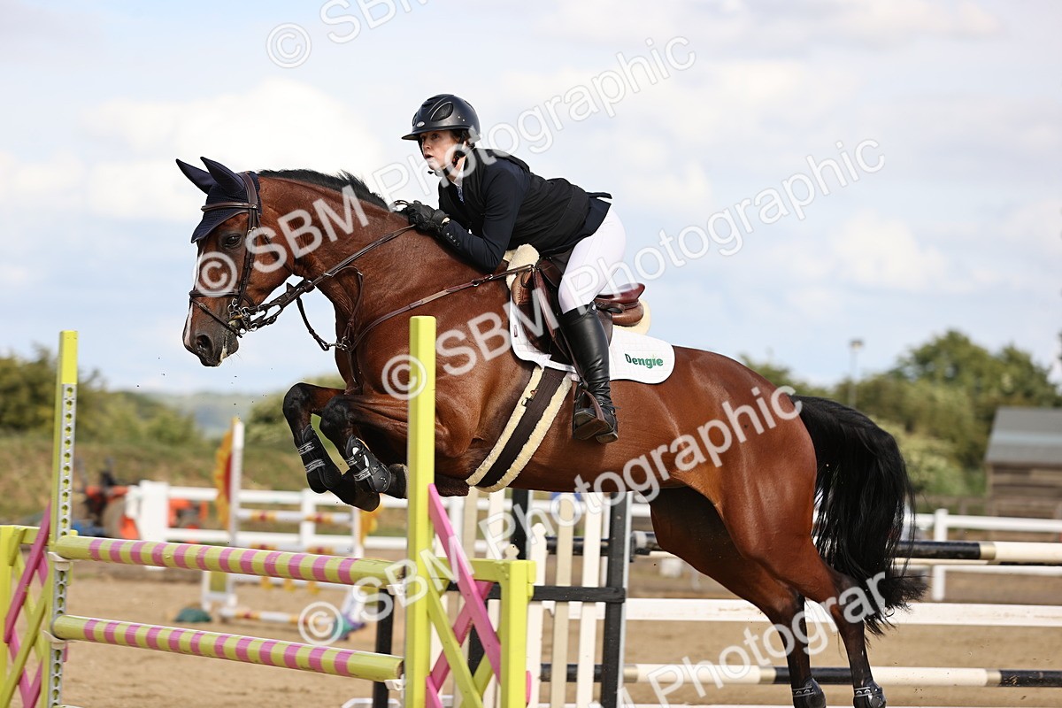 SBM_003681 - Class 13 - Senior Foxhunter - 1.20m