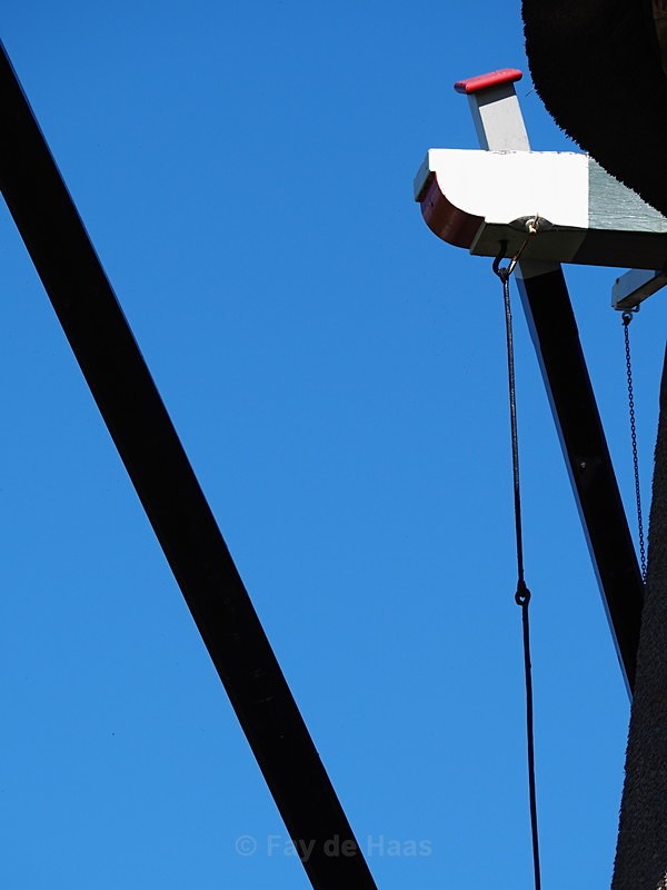 P41002660513 - The Magic of Mills