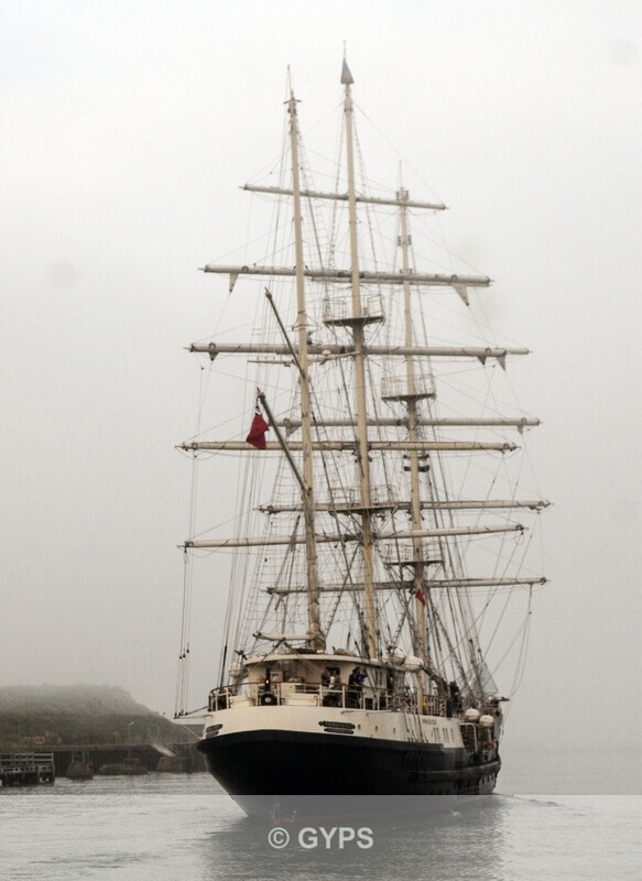 Into the mist by Dave Tobin - General members work