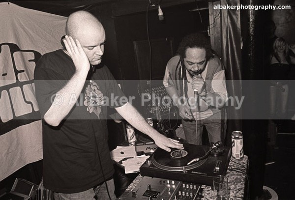 35 mark-torkington kwasi - Friends-&-Family @ the-roadhouse 12.02.05