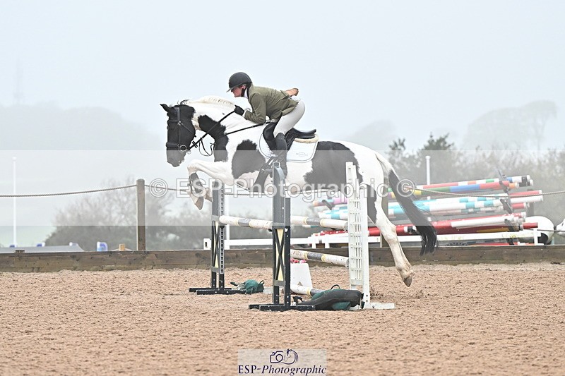 241103A-104844-06764 - SUN Cls 18 British Novice and 90cm Open