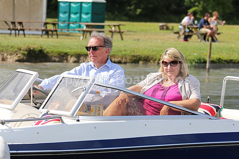 140706 BLUE  WHITE SPEEDBOAT WT7A0013 - HENLEY ROYAL REGATTA - SUNDAY 6th July 2014