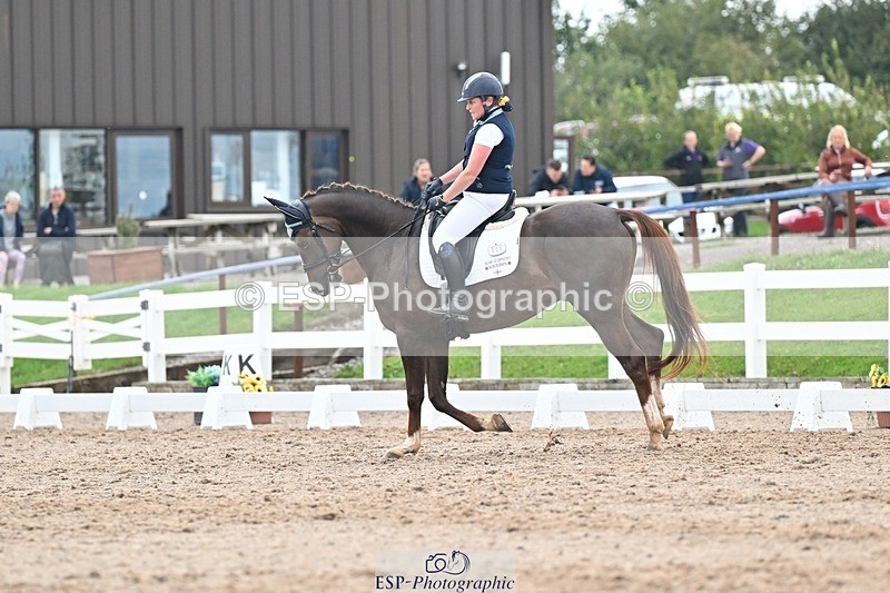 250907-135040-08597 - 006-Verity.PerryVogue