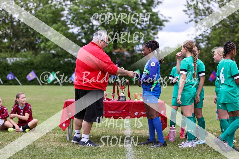 1DX32353 - Covingham Park V Tadpole Farm