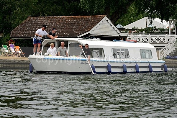 090704 STAR LIGHT IMG_0109 - HENLEY REGATTA  SATURDAY 4th JULY 2009
