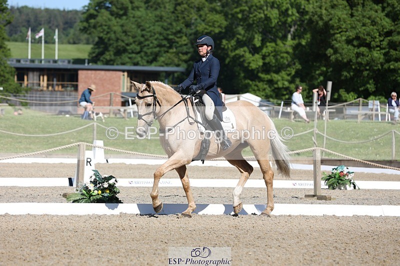 230526-093407-05097 - 356-THE_DUMB_BLONDE-Kat_Raybould-WEDTrotUp+DR