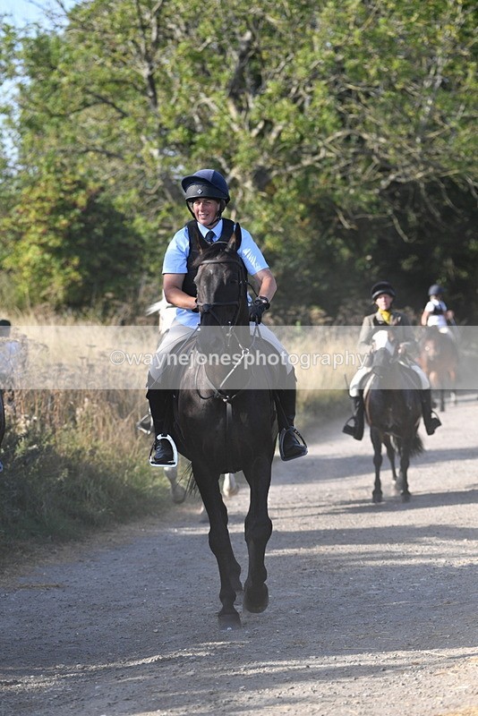 WJ5_5009 - Walk out with the hounds