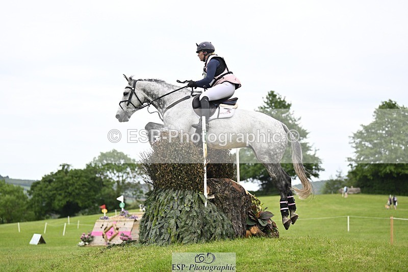 240525-155319-16916 - 226-CLONSHIRE_ON_TREND-Heidi_Coy