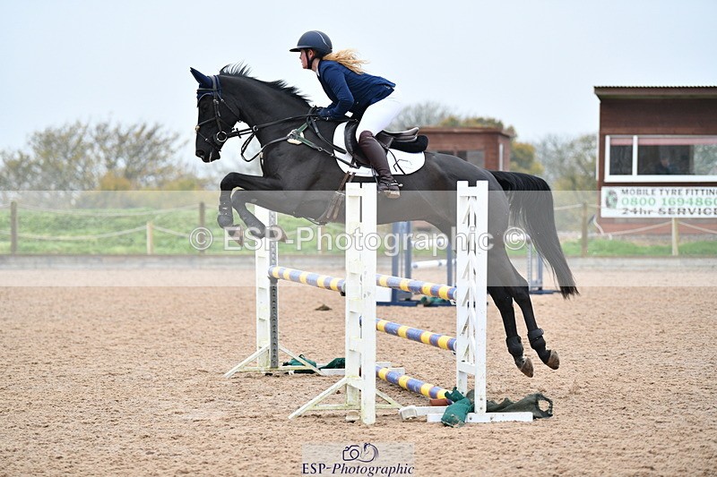 241102A-110040-04156 - SAT Cls 9 British Novice and 90cm Open