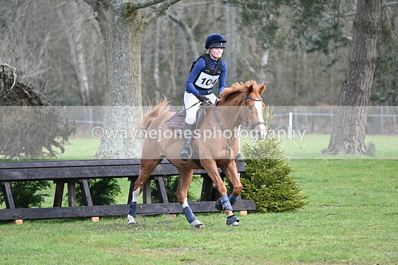 WJ7_0057 - Time 10:13 to 10:38 Times at the Fence