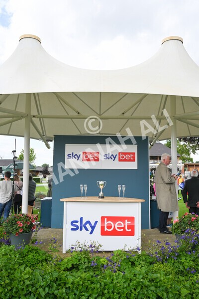 yr11062022r4-42 - Race 4 3.05pm Sky Bet Grand Cup