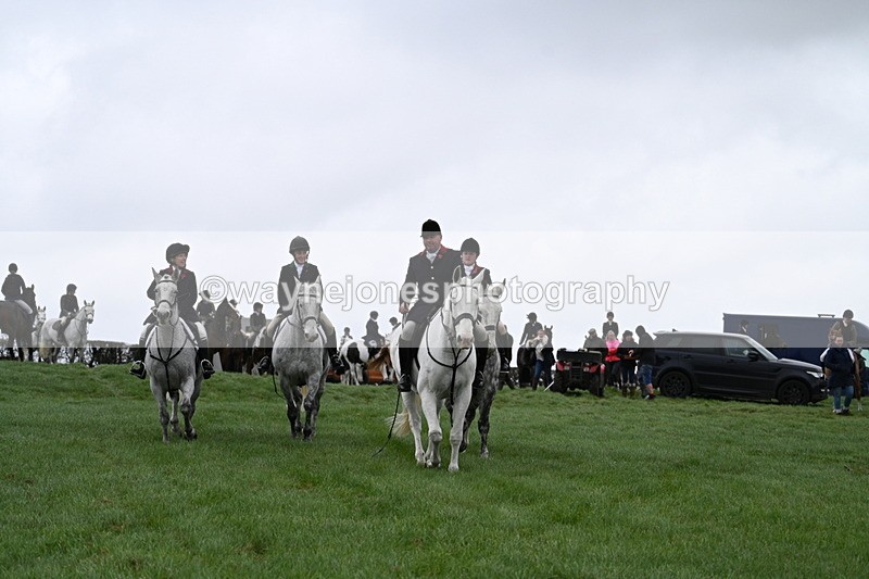 WJ7_8732 - Meet Staff & Hounds