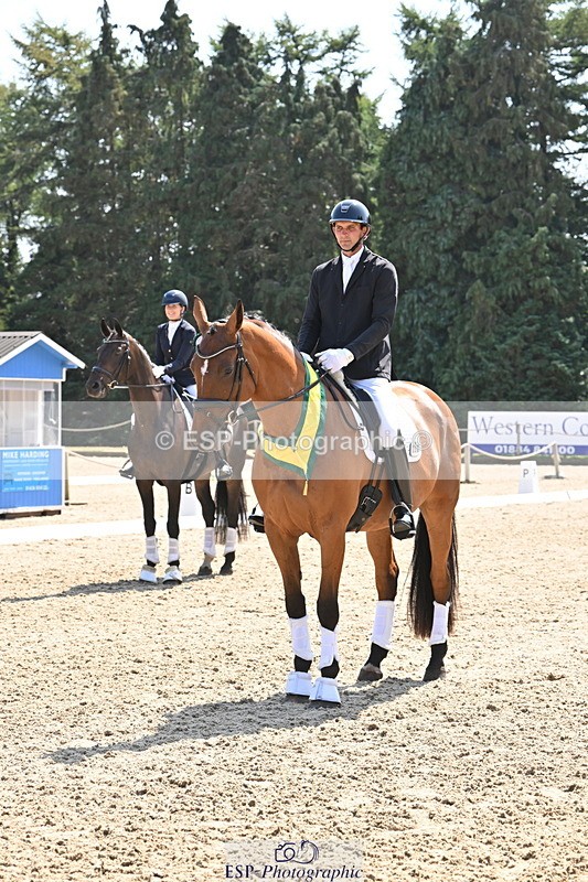 250810A-132432-06557 - Medium SILVER Presentations