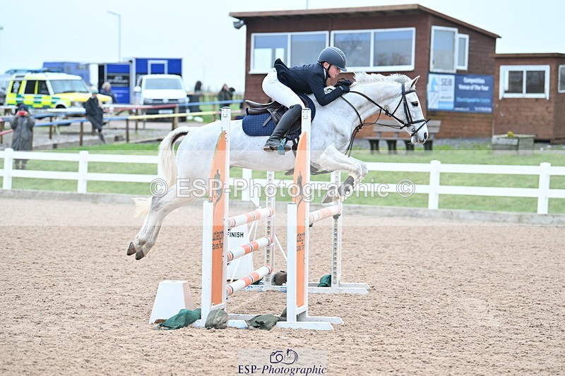 240128A-120605-00769 - Cls 4 Pony Newcomers and 1m Open