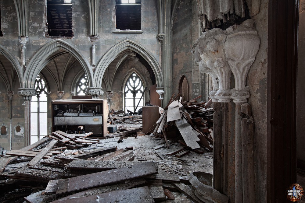 Assumption BVM Church (Philadelphia, PA) | Crumbling Balcony - Assumption of the Blessed Virgin Mary