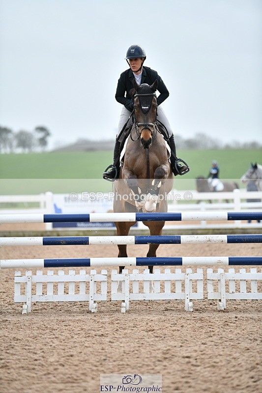 240124A-124243-00514 - Cls 3 Newcomers & 1.10m Open