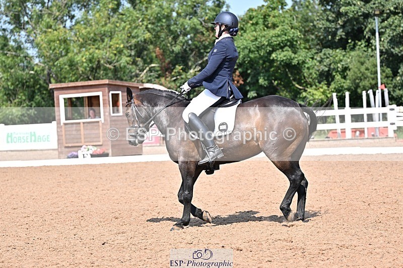 250816-122539-04017 - 090-Sarah.GoddardSaris.Fingers.Crossed