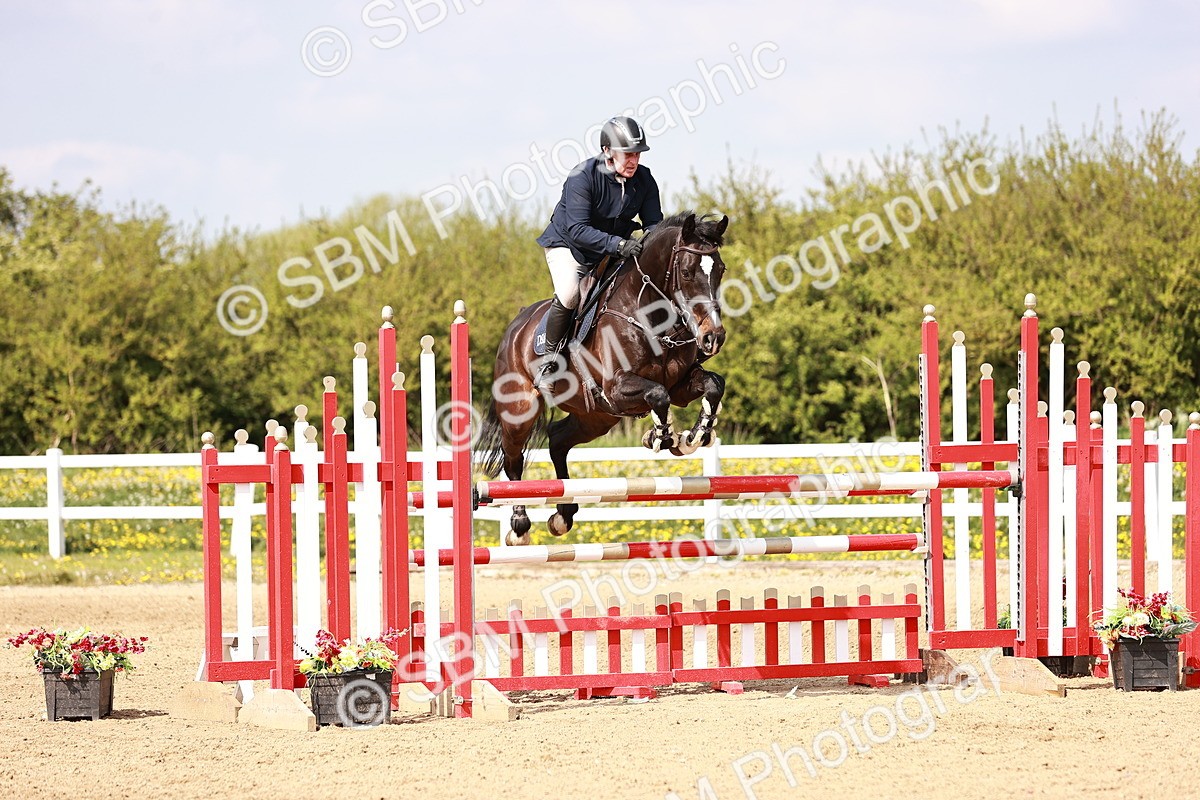  - Class 26 - Senior Foxhunter - 1.20m