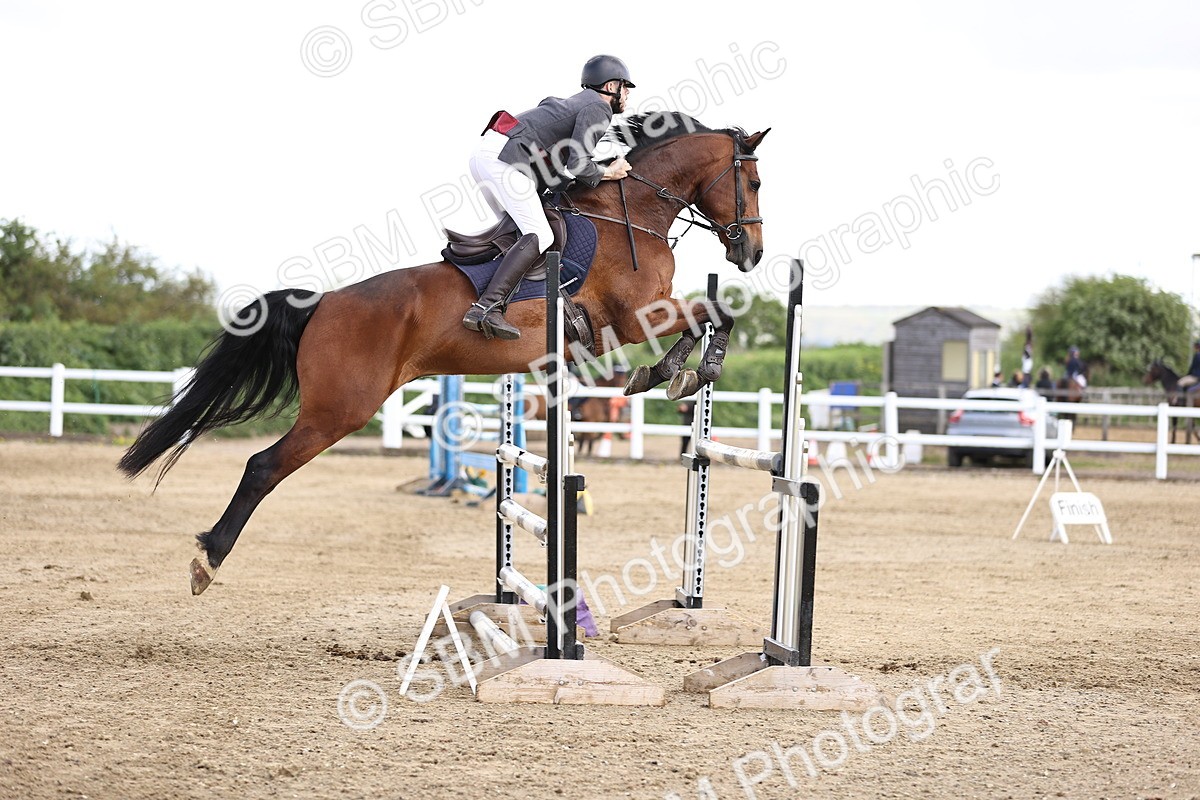 SBM_004035 - Class 17 - Senior Newcomers - 1.10m