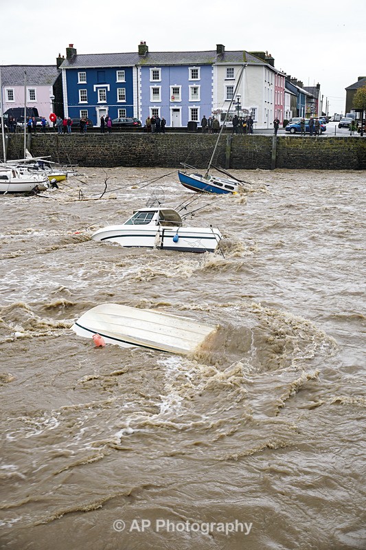 ACP04731-1 - Aberaeron Harbour, during storm Callum 13/10/2018