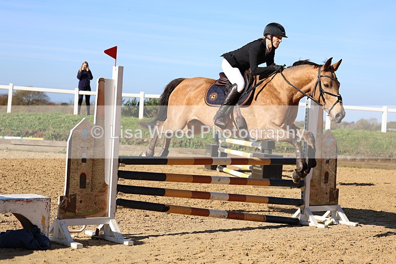 3E7A5290 - Class 4: Senior British Novice/90cm open