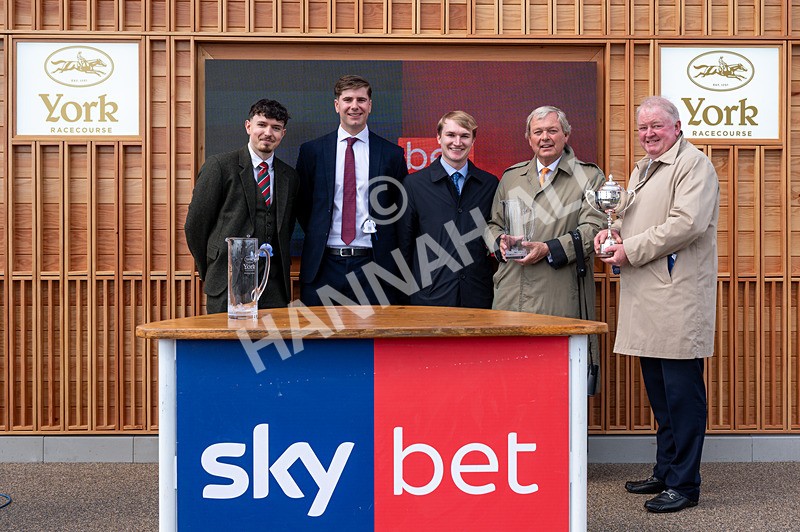 130526-Race 2-Klassleader-9857 - Race 2 2.20pm Sky Bet Race To The Ebor Jorvik Handicap