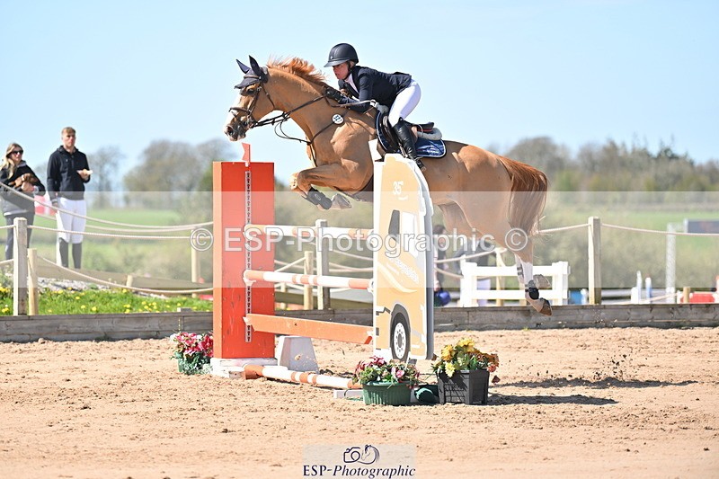 240420A-141003-11632 - Cls 7, 2 Star Medium Tour 1.35m