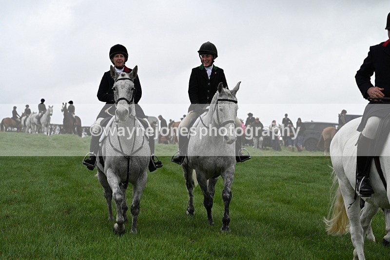 WJ7_8752 - Meet Staff & Hounds