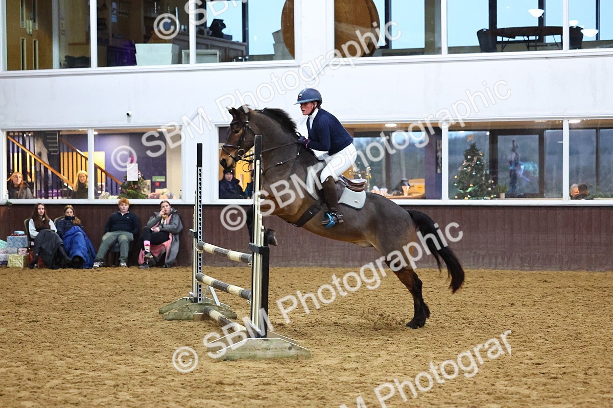 SBM_002592 - Class 6 - Holly & Ivy Stakes - 90cm