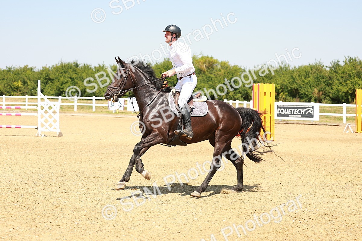 SBM_001464 - Class 4 - Senior Newcomers - 1.10m