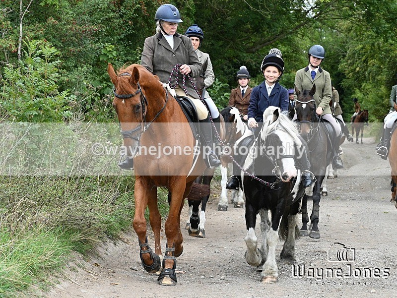 WJ7_0886 - Berks & Bucks Hound Exercise Blewbury 13-09-26