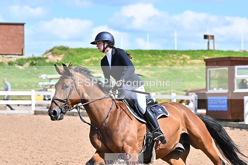 240619A-153248-00859 - Cls 5 Snr Foxhunter and 1.20m Open