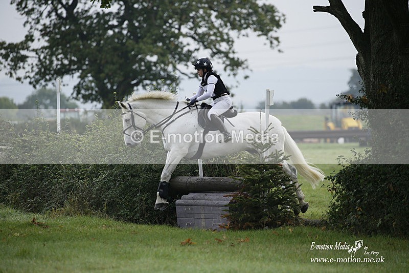WWHT 171021 0210 - Novice Restricted (0.80m)  17/10/21
