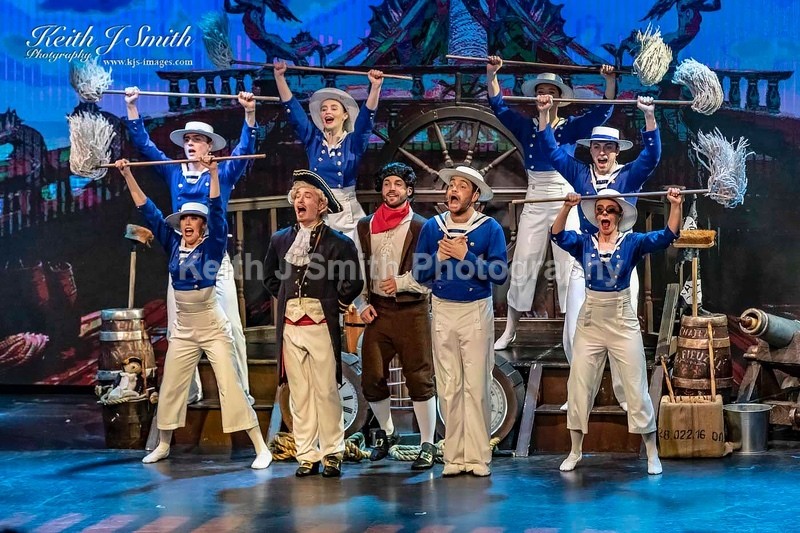 7KJS0892 - Ambition show team