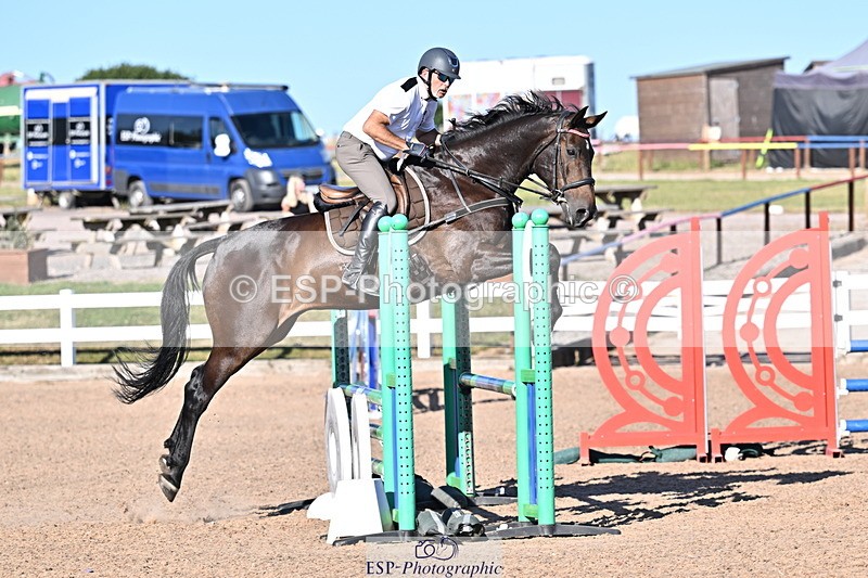 250708A-183142-00557 - 90cm Classes