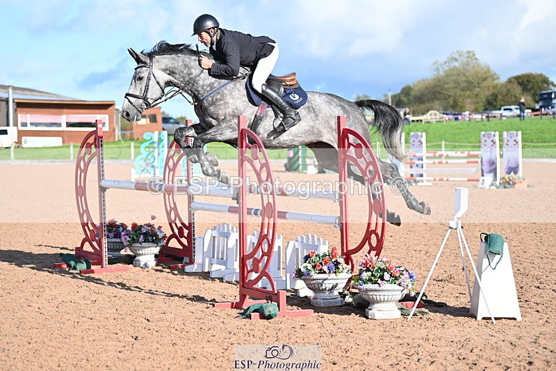 231014A-102351-04081 - Cls 18 Newcomers & 1.10m Open