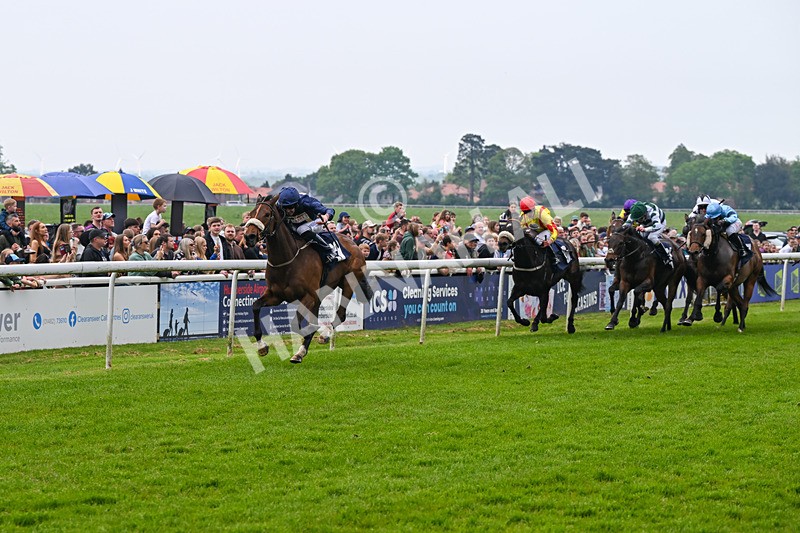 060524-Race 4-Powdering-6591 - Race 4