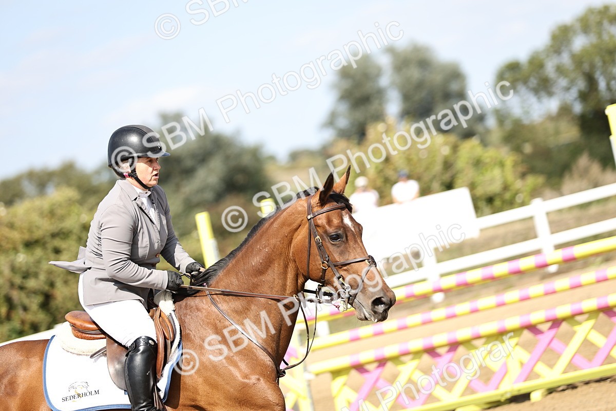 SBM_005107 - Class 6 = Senior Newcomers - 1.10m Open