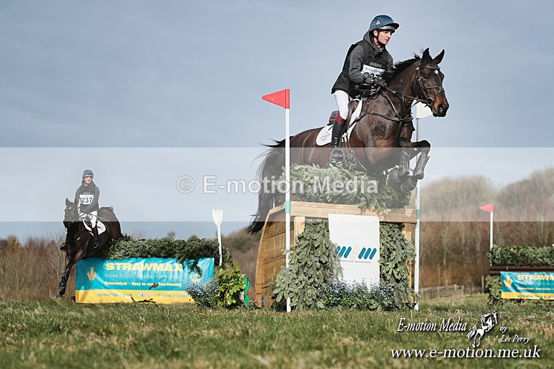 BE 210325 764a - Equestrian